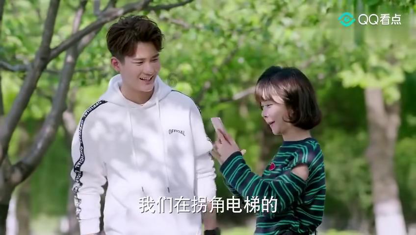 救援困倦的男孩